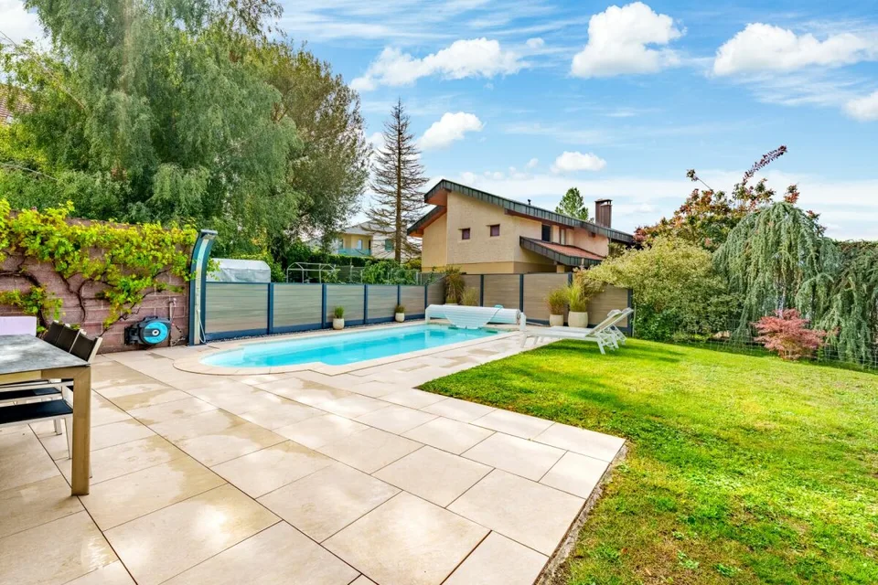 Magnifique villa d'architecte de 7.5 pièces avec piscine chauffée et jacuzzi à Corcelles-près-Payerne
