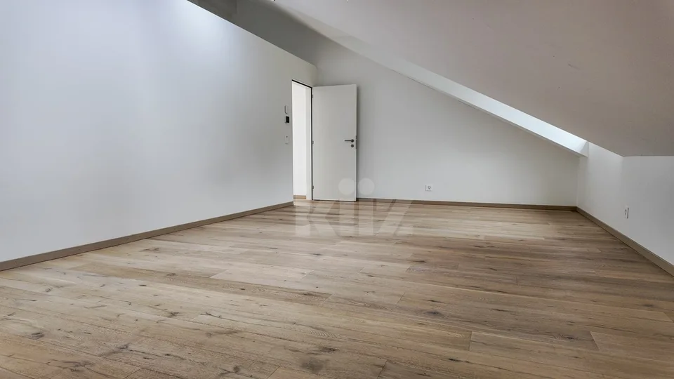 Zweigeschossige Wohnung mit Seeblick in der Nähe von Yverdon