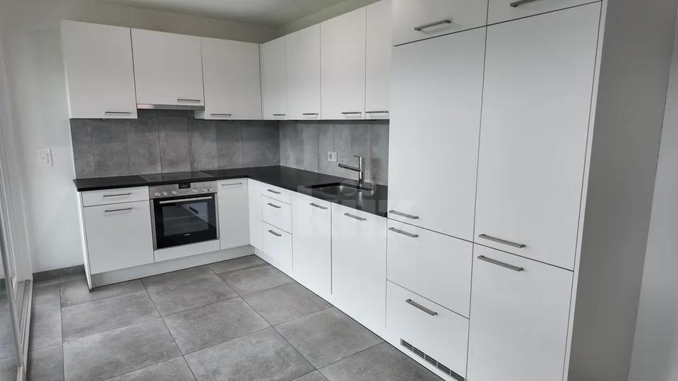 Zweigeschossige Wohnung mit Seeblick in der Nähe von Yverdon
