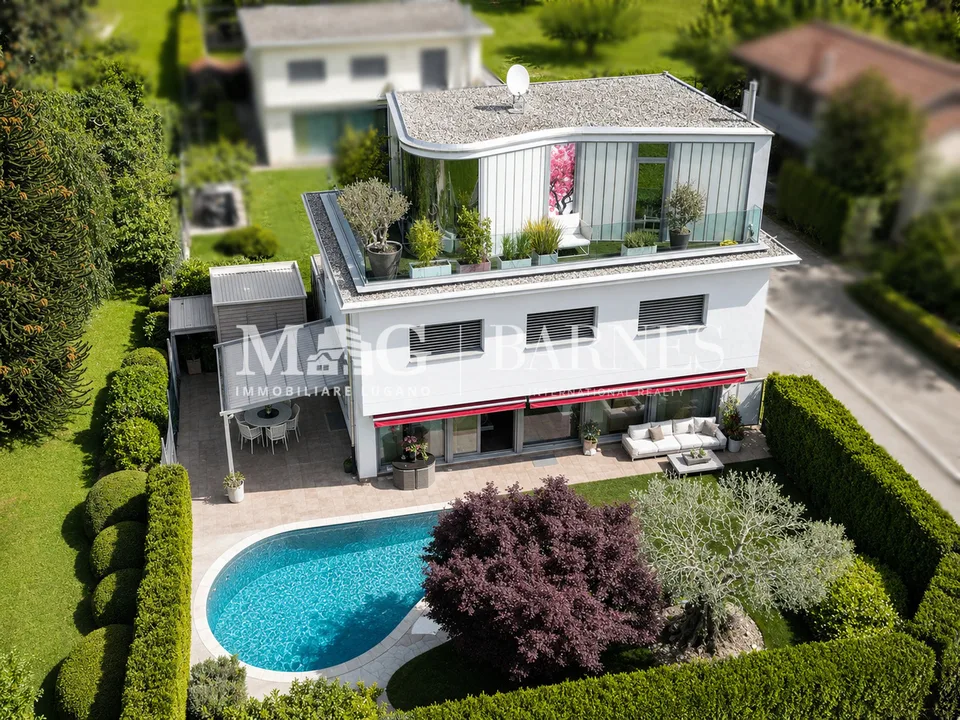 Mendrisio, Stabio: Grande casa unifamiliare con giardino e piscina