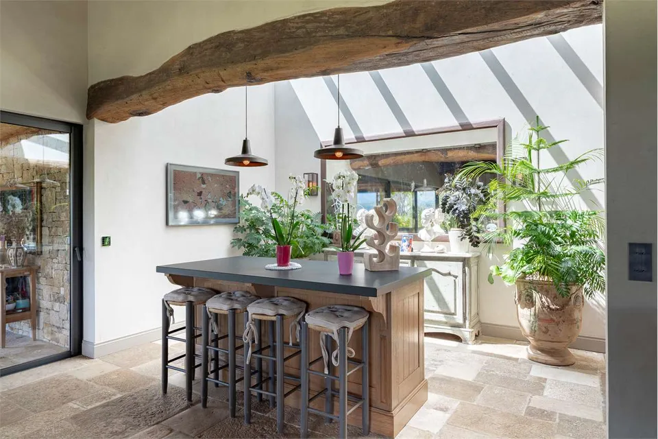 SPLENDIDO CASALE PROVENZALE CON VISTA PANORAMICA. – foto 10 di 13