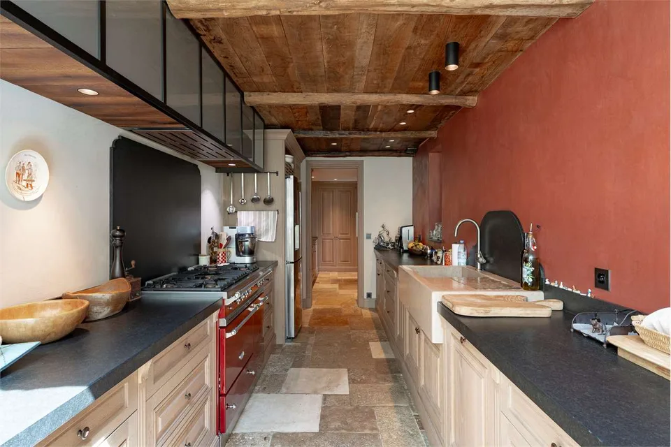 SPLENDIDO CASALE PROVENZALE CON VISTA PANORAMICA. – foto 11 di 13