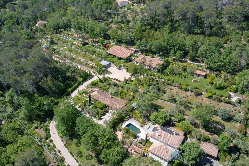 SPLENDIDO CASALE PROVENZALE CON VISTA PANORAMICA. – foto 6 di 13