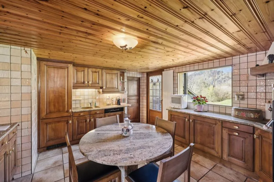 Chalet with two authentic apartments