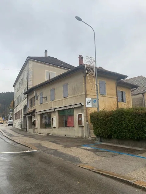 Vente de 2 immeubles locatifs - appartements et commerces