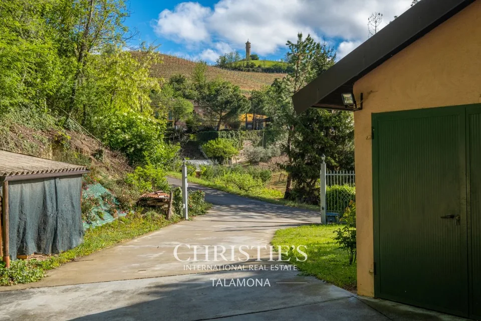 Weingut mit Weinberg und Landhaus in Canelli – Foto 12 von 13
