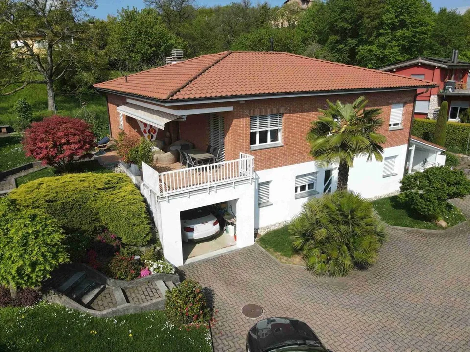 Splendida villa a Carona con vista, giardino e terrazza