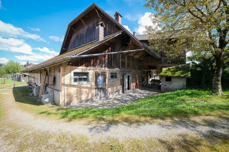 Farmhouse with 2 apartments on 3'935 m2 – photo 14 of 20