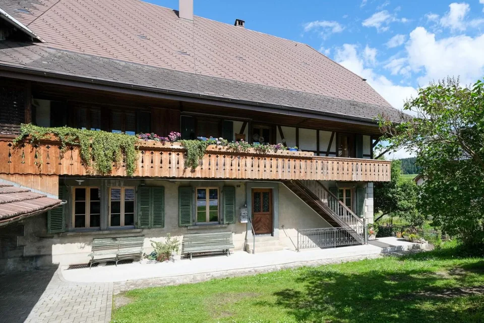 Farmhouse with 2 apartments on 3'935 m2 – photo 18 of 20