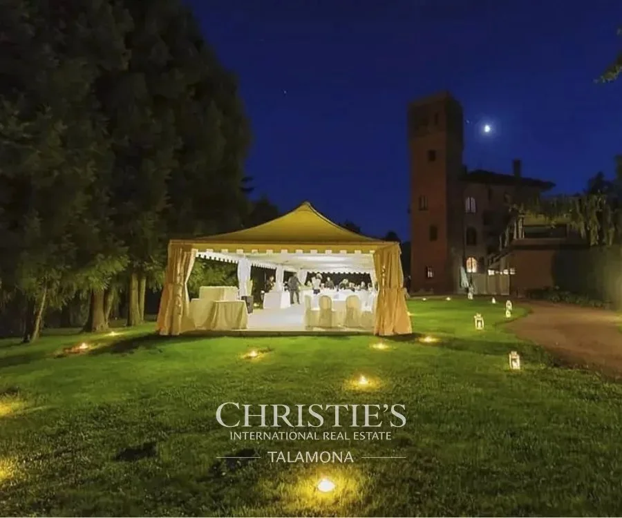 Historisches Schloss mit 17 Zimmern in Cavallirio