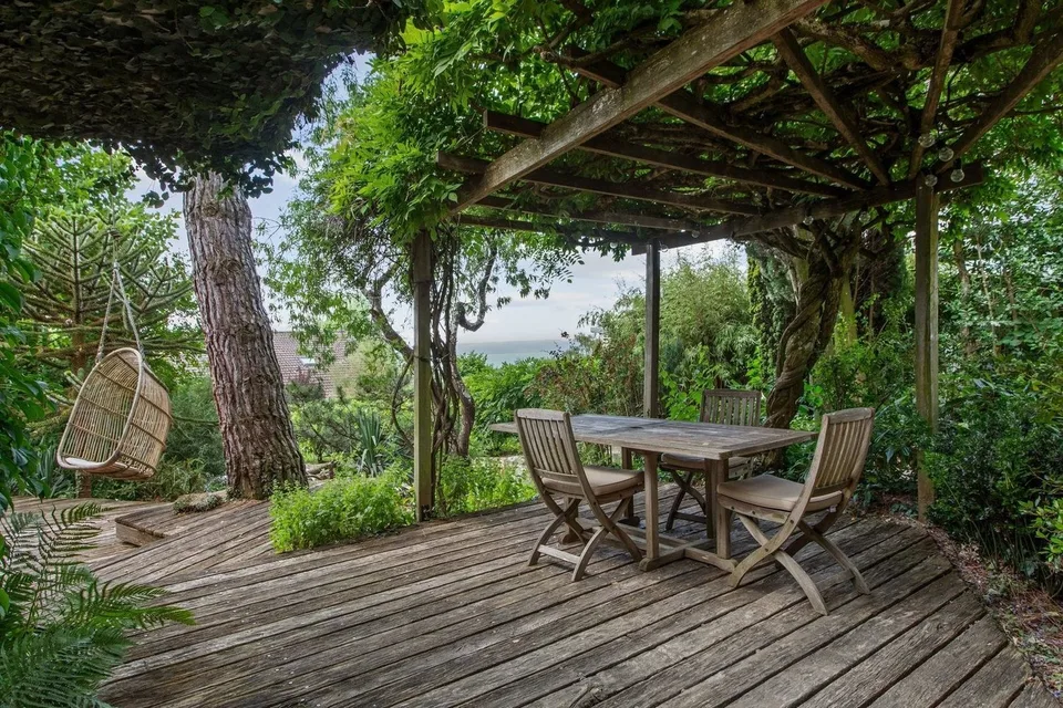 Lieu insaisissable, jardin libre, ici la nature reprend ses droits