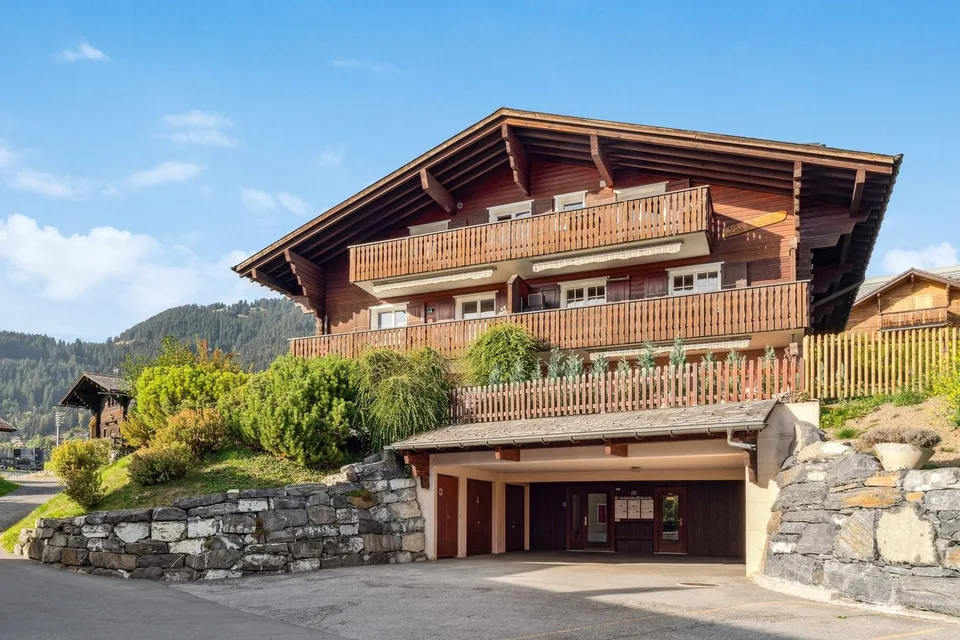 Villars centre, charmant 3.5p rénové, box, balcons, belle vue!