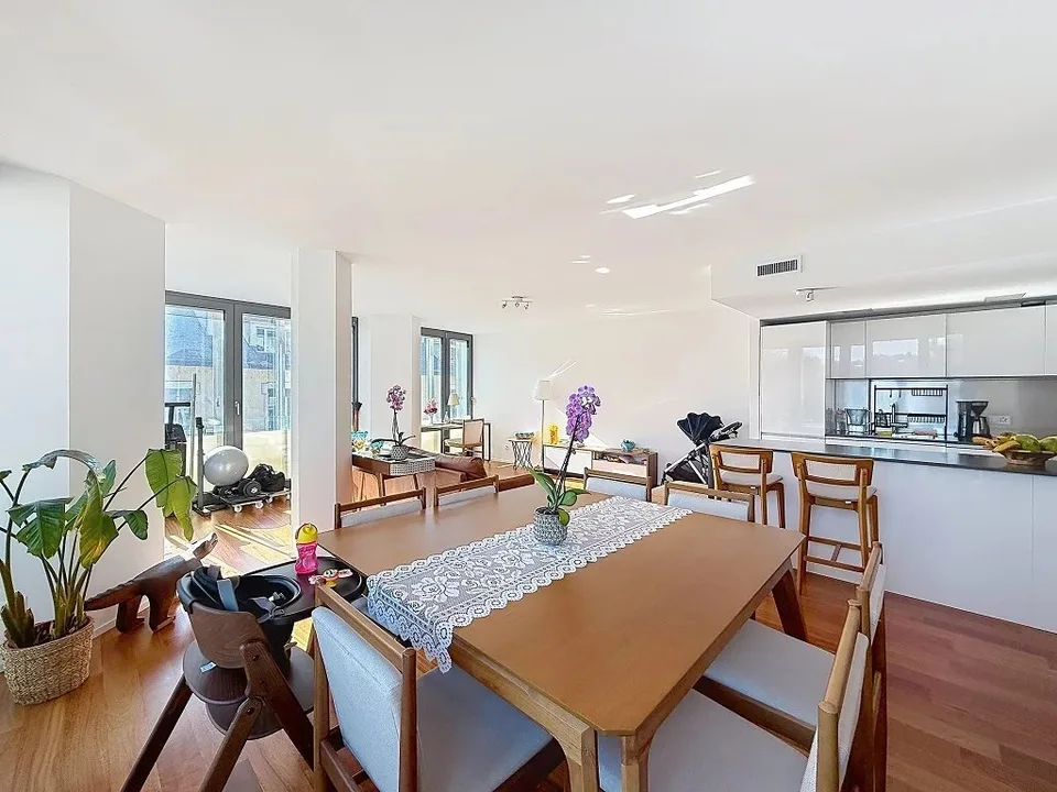Sehr schönes helles Apartment in unmittelbarer Nähe zum See und dem Park Eaux-Vives