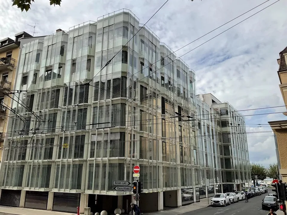 Très bel appartement lumineux à proximité immédiate du lac et du parc des Eaux-Vives