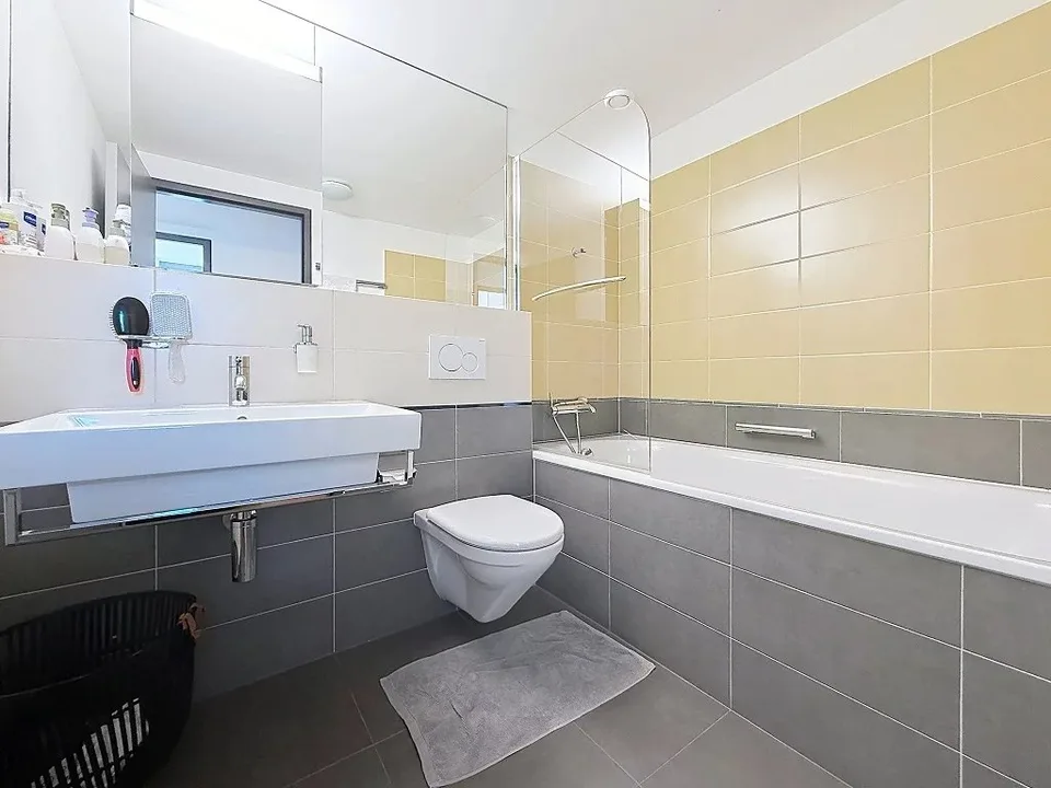 Sehr schönes helles Apartment in unmittelbarer Nähe zum See und dem Park Eaux-Vives