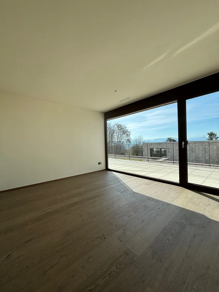 Prima locazione appartamento mansardato 2,5 locali in zona tranquilla con 2 terrazze (78m2)