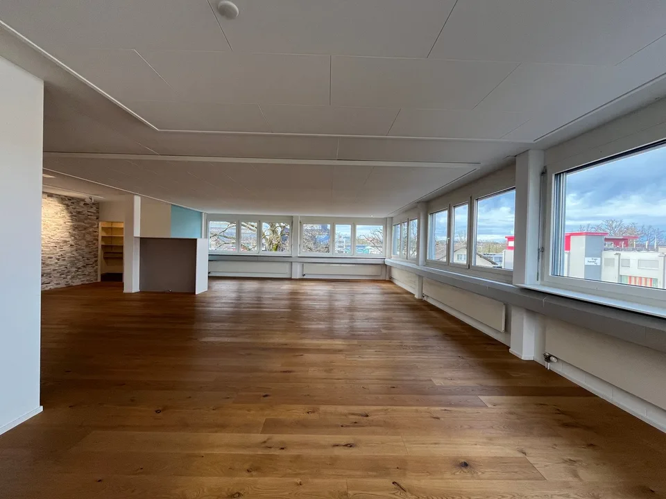 Zu vermieten Büro-Räumlichkeiten im 3. Obergeschoss einer Geschäftsliegenschaft