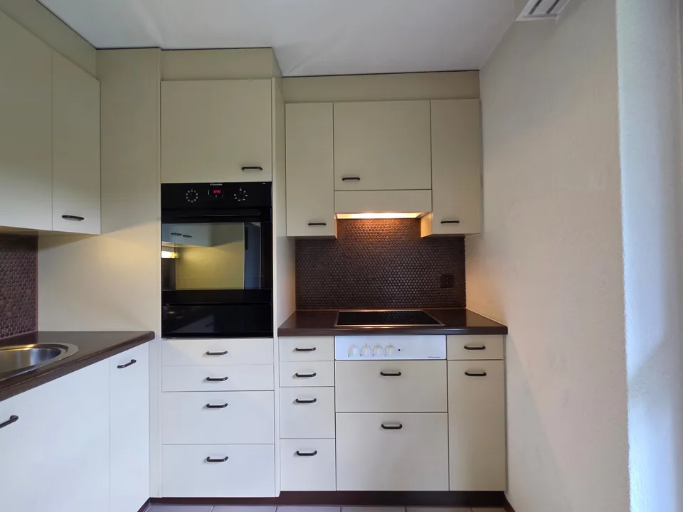 Ampio appartamento di 4.5 locali con balcone e bella vista a Bubendorf