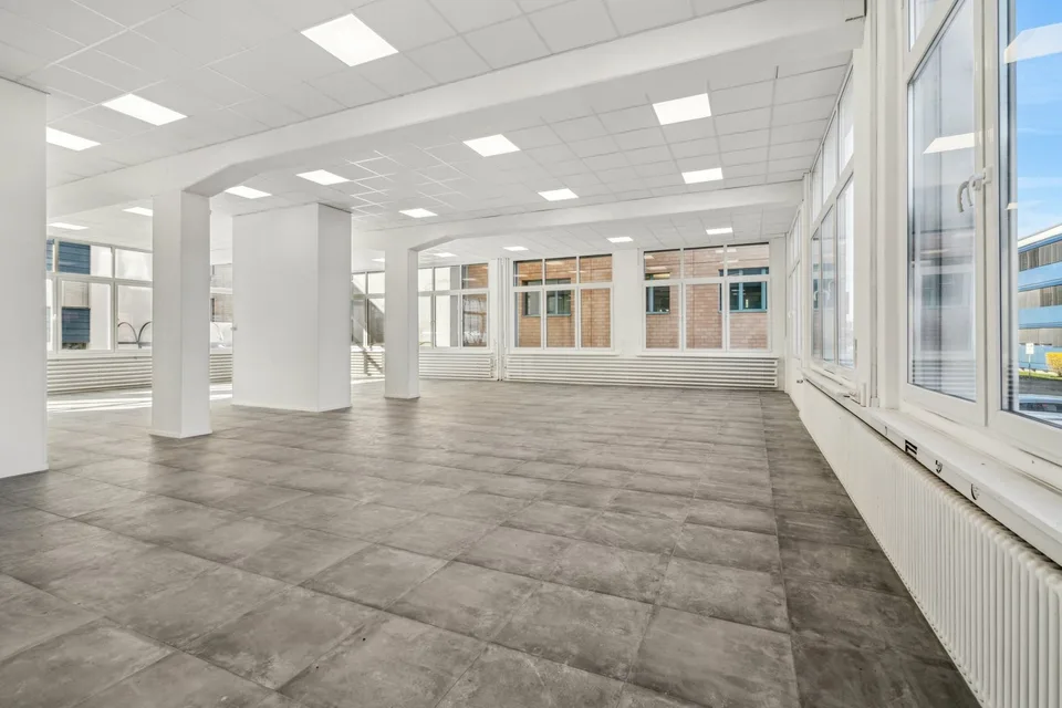 Gewerbeflächen mit 4 Meter hohen Räumen