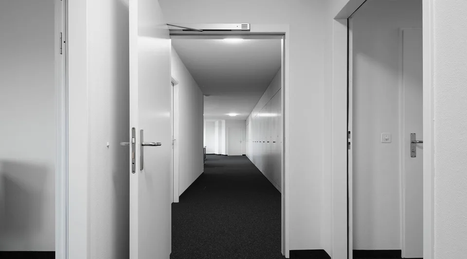 Spazi multifunzionali per uffici e attività commerciali con parcheggio sotterraneo nel quartiere di Dreispitz a Basilea