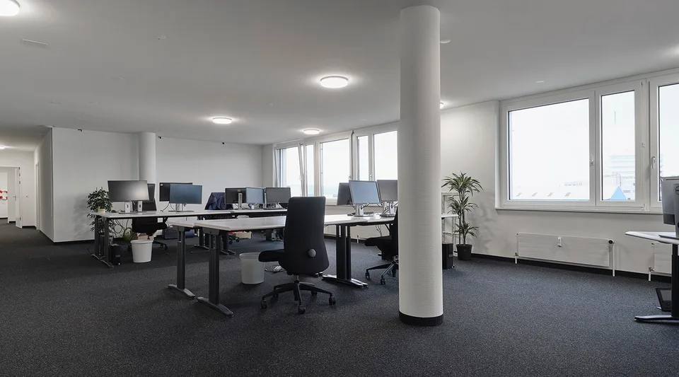 Spazi multifunzionali per uffici e attività commerciali con parcheggio sotterraneo nel quartiere di Dreispitz a Basilea