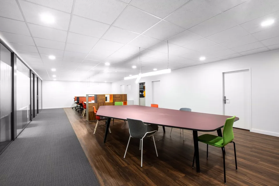 Eigener Schreibtisch in Regus Metalli