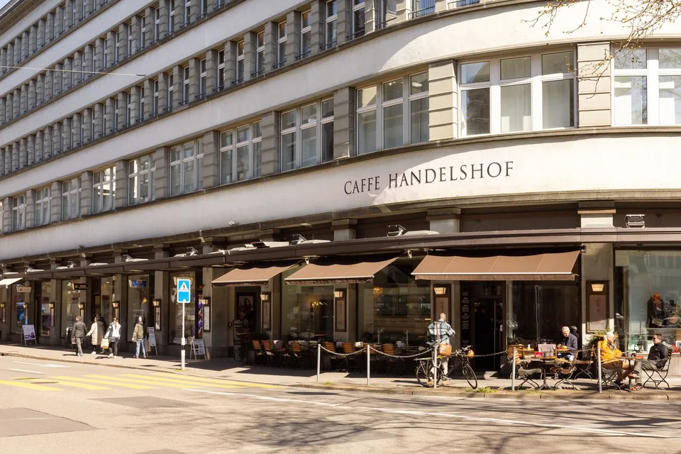Fest verankert, flexibel genutzt – der HeadsQuarter Fix Desk – foto 10 di 14