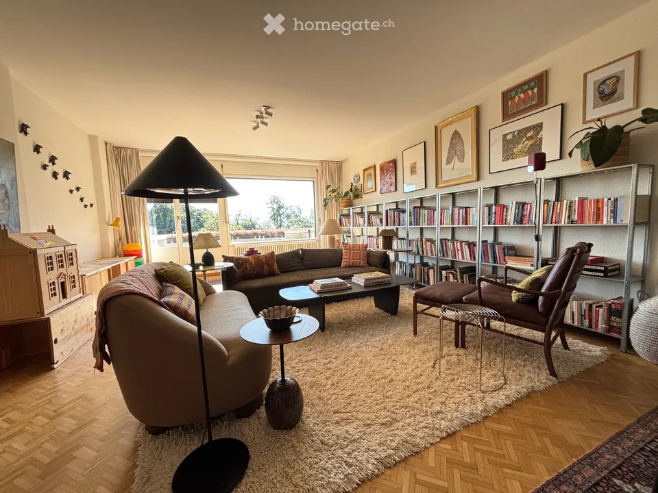 Spacious 4.5-Room Apartment with Balcony and Stunning Views facing Parc La Grange