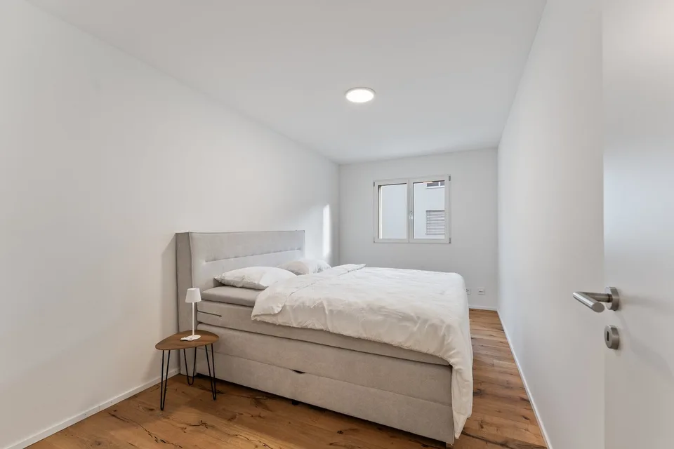 möbiliertes Attika WG-Zimmer in Neubau-Wohnung