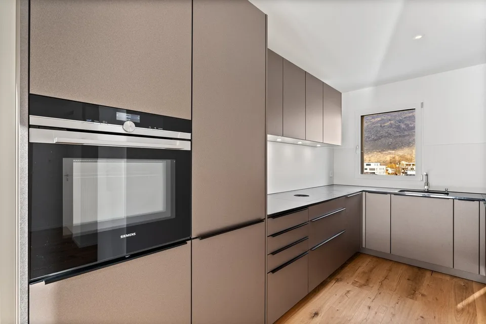 möbiliertes Attika WG-Zimmer in Neubau-Wohnung