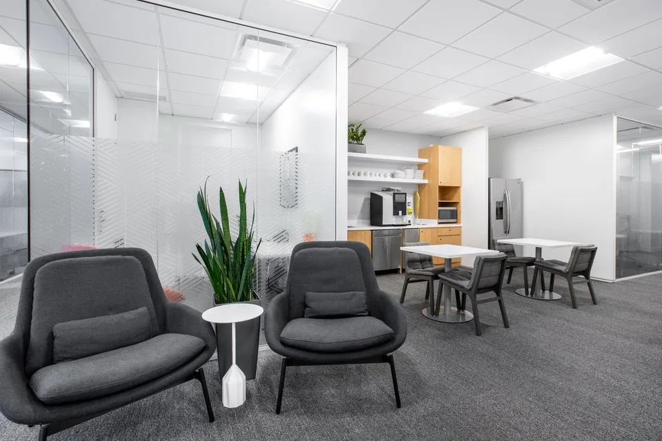 Ufficio design per 10 persone a Spaces Quartier de l'Étang