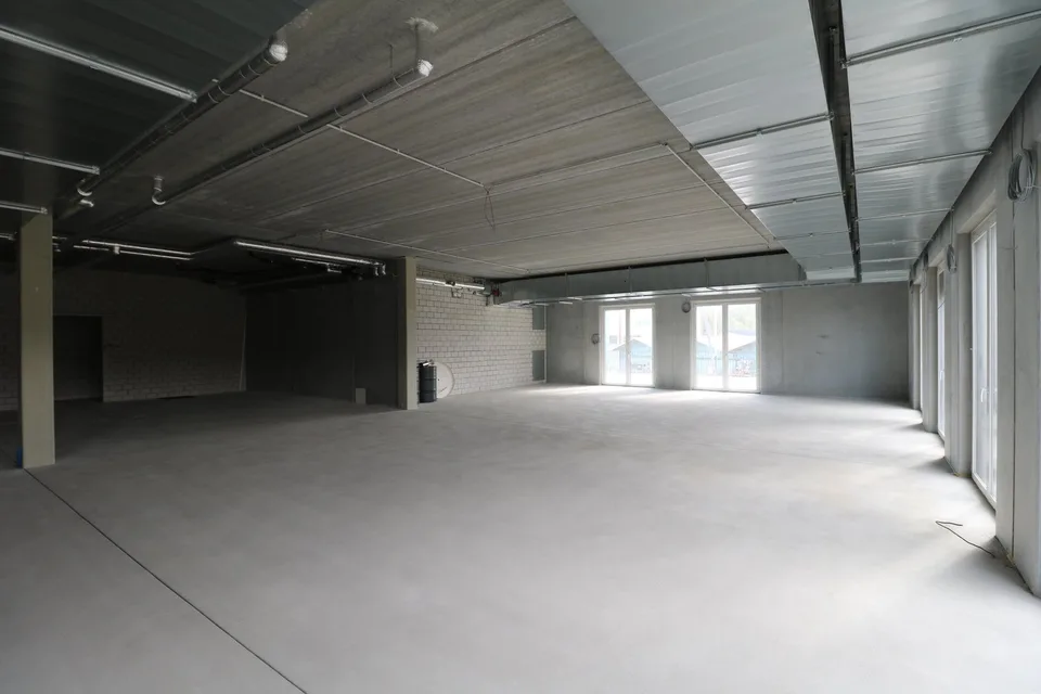Spazio commerciale in costruzione grezza nello stadio di calcio di Schaffhausen