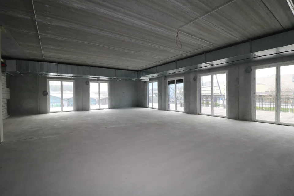Spazio commerciale in costruzione grezza nello stadio di calcio di Schaffhausen
