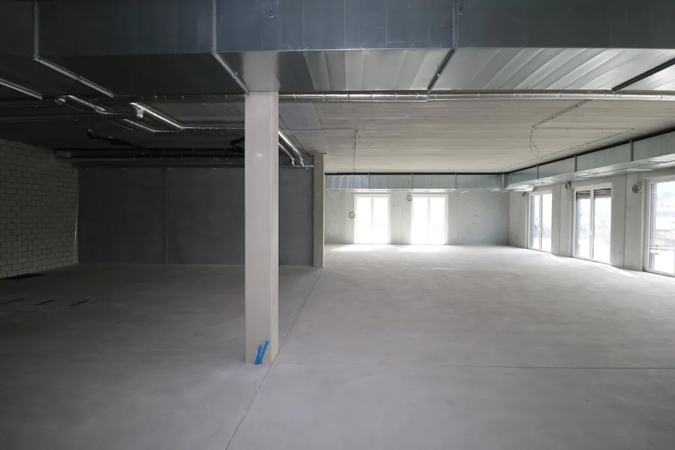 Spazio commerciale in costruzione grezza nello stadio di calcio di Schaffhausen – foto 6 di 13