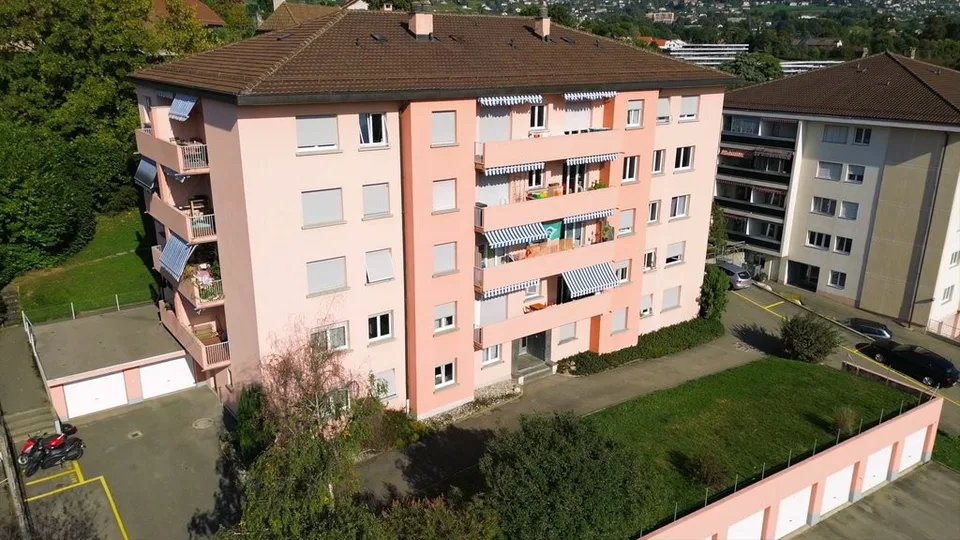 Wohnung mit 3 Zimmern komplett renoviert im 2. Stock!
