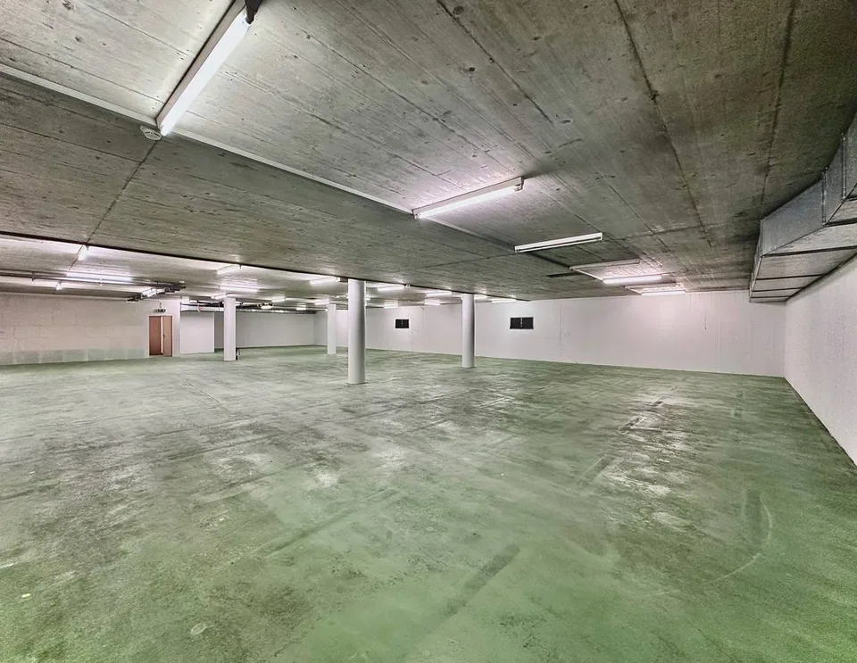 Lager-, Storagefläche von 1000 m2 div. ab 500 m2 zur Miete im Hyperzentrum von Sion