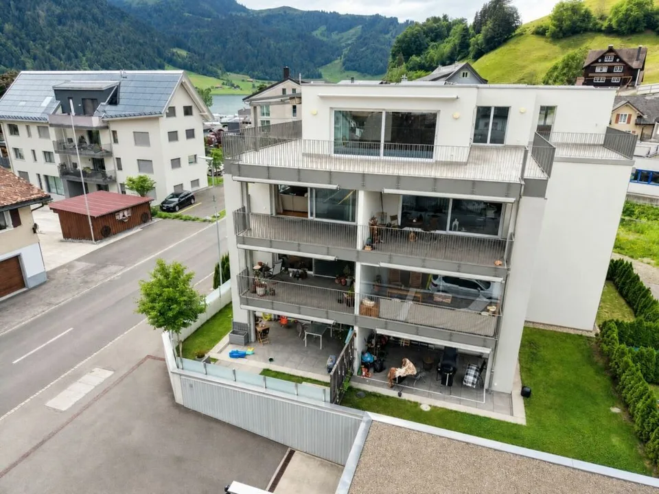 LUXURY INCLUDING LAKE AND MOUNTAIN VIEW