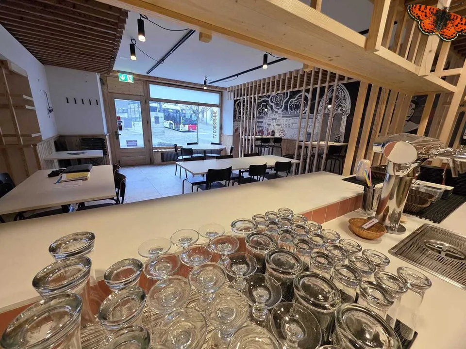 RISTORANTE IN AFFITTO - Nel Cuore della Città di Romont - a piano terra!