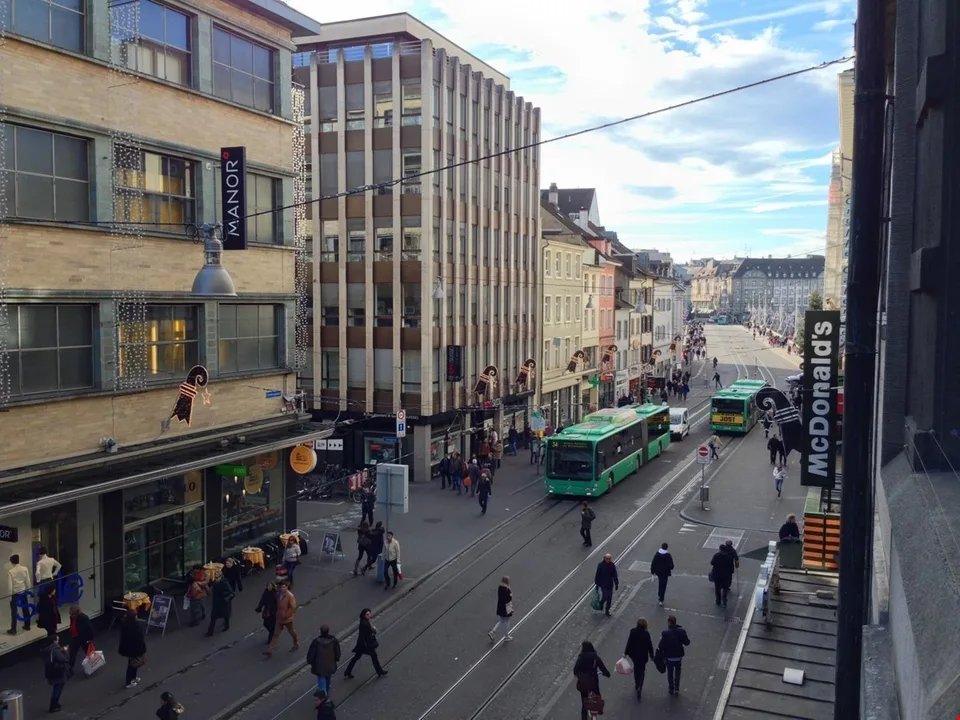 Charmante 5-Zimmer-Altbauwohnung an der Greifengasse in Basel