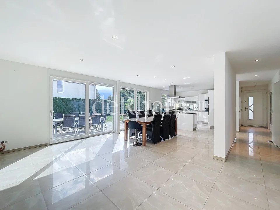 Prächtige Einzelvilla mit 7 Zimmern am Waldrand!