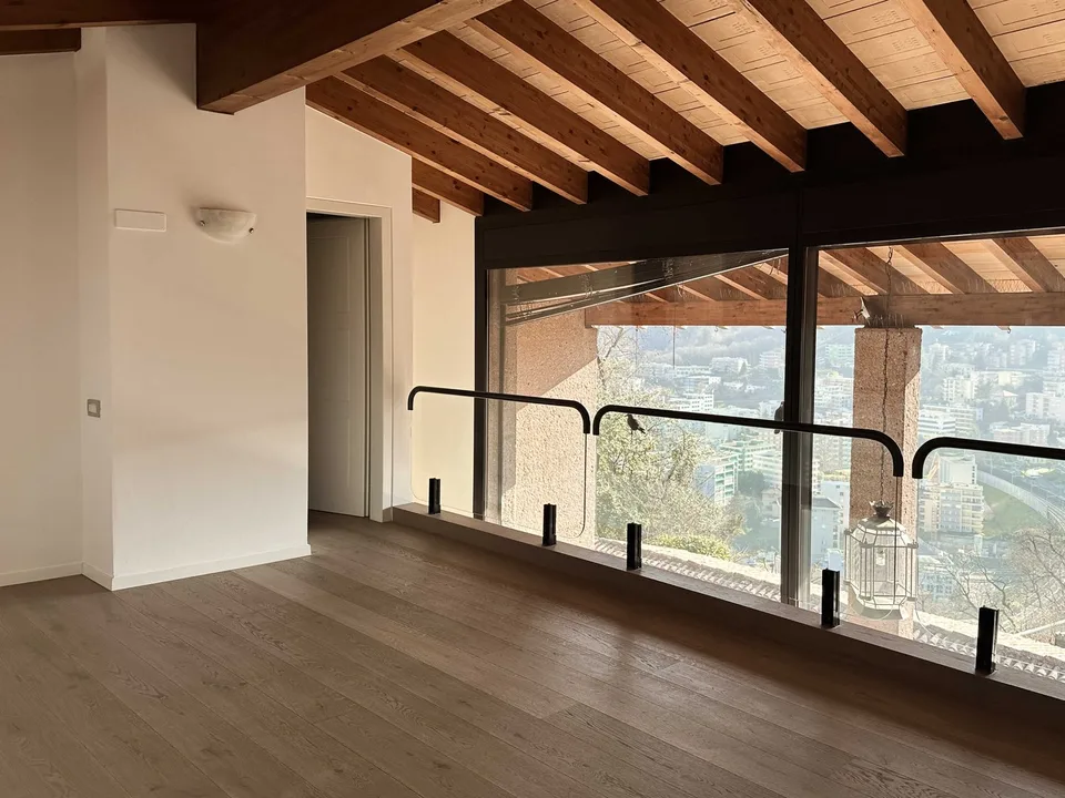 Elegante e luminosa maisonette immersa nel verde di 4.5 locali