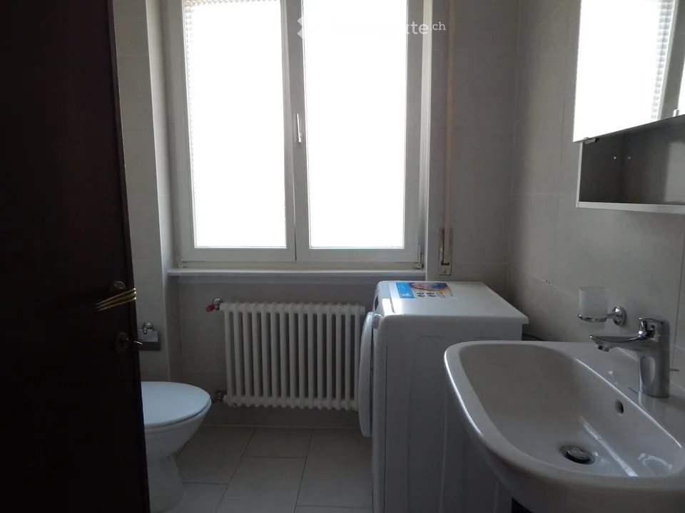 Zimmer zu vermieten, möbliert, in der Nähe der Universität
