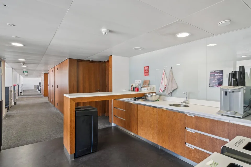 Office spaces from 358 m² per floor