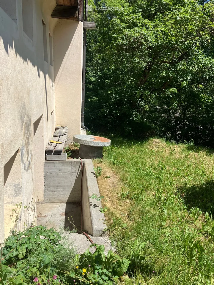 Einfaches  Zimmer mit eigenem WC Dusche Sitzplatz