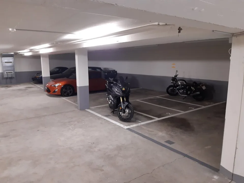 Places de stationnement pour motos à louer dans un emplacement central à Kleinbasel