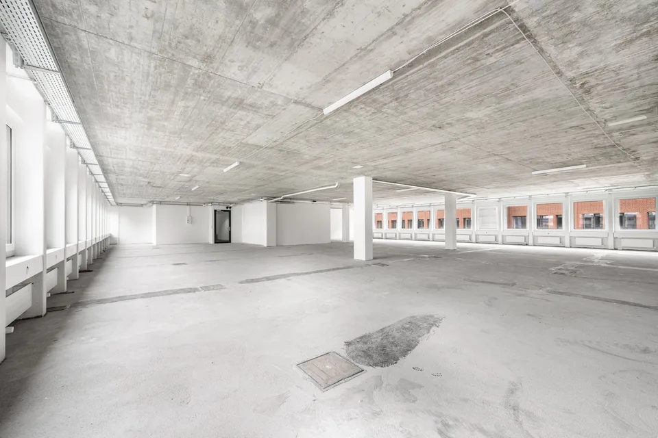 Ristrutturato, certificato, flessibile – spazio ufficio in costruzione grezza (1.090 m²) a prezzi ragionevoli