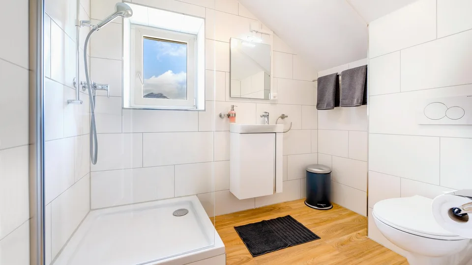 Z 31 / Diverse camere confortevoli e arredate in condivisione nel centro di Altdorf