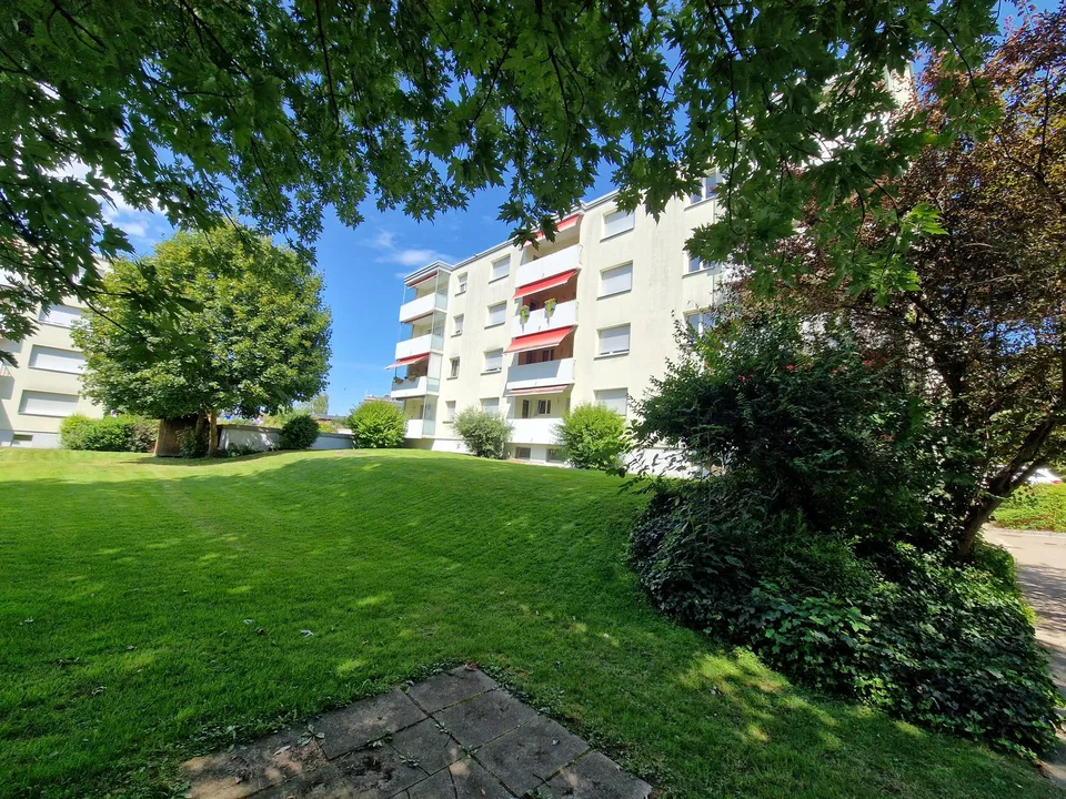 Affascinante appartamento di 3,5 locali in un edificio storico con balcone a Sulgen – disponibile da settembre 2026