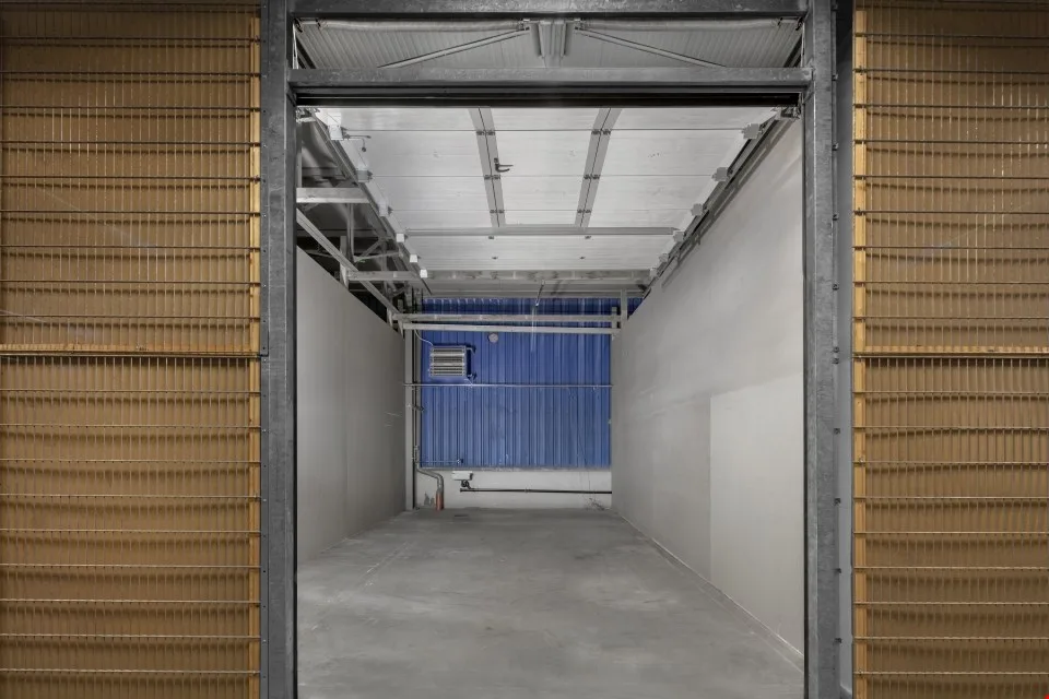 SIERRE HALLE INDUSTRIELLE – photo 8 sur 9