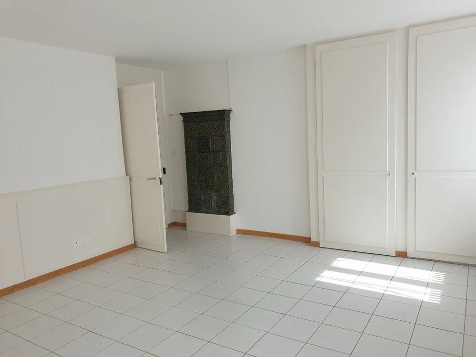 Appartamento di 3.5 locali con balcone e veranda nel centro di Fleurier – foto 6 di 8